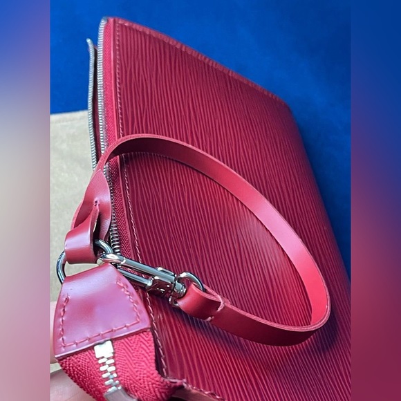 Louis Vuitton EPI red pochette - Picture 5 of 16